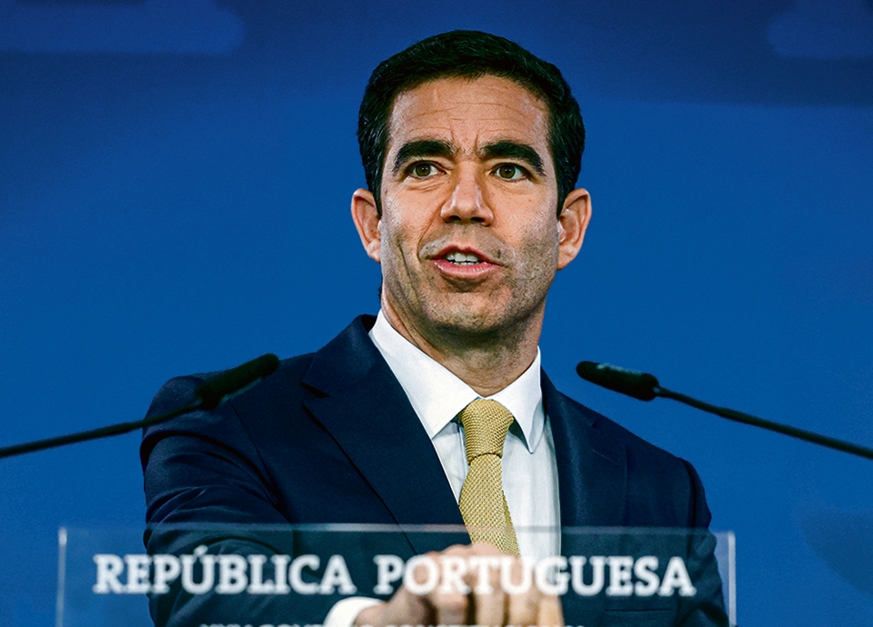 Leitão Amaro, Sağlık Bakanı'nın "Herkülvari bir çalışma yapmaya devam edeceğini" ve medya çılgınlığının "geçip gideceğini" söylüyor.