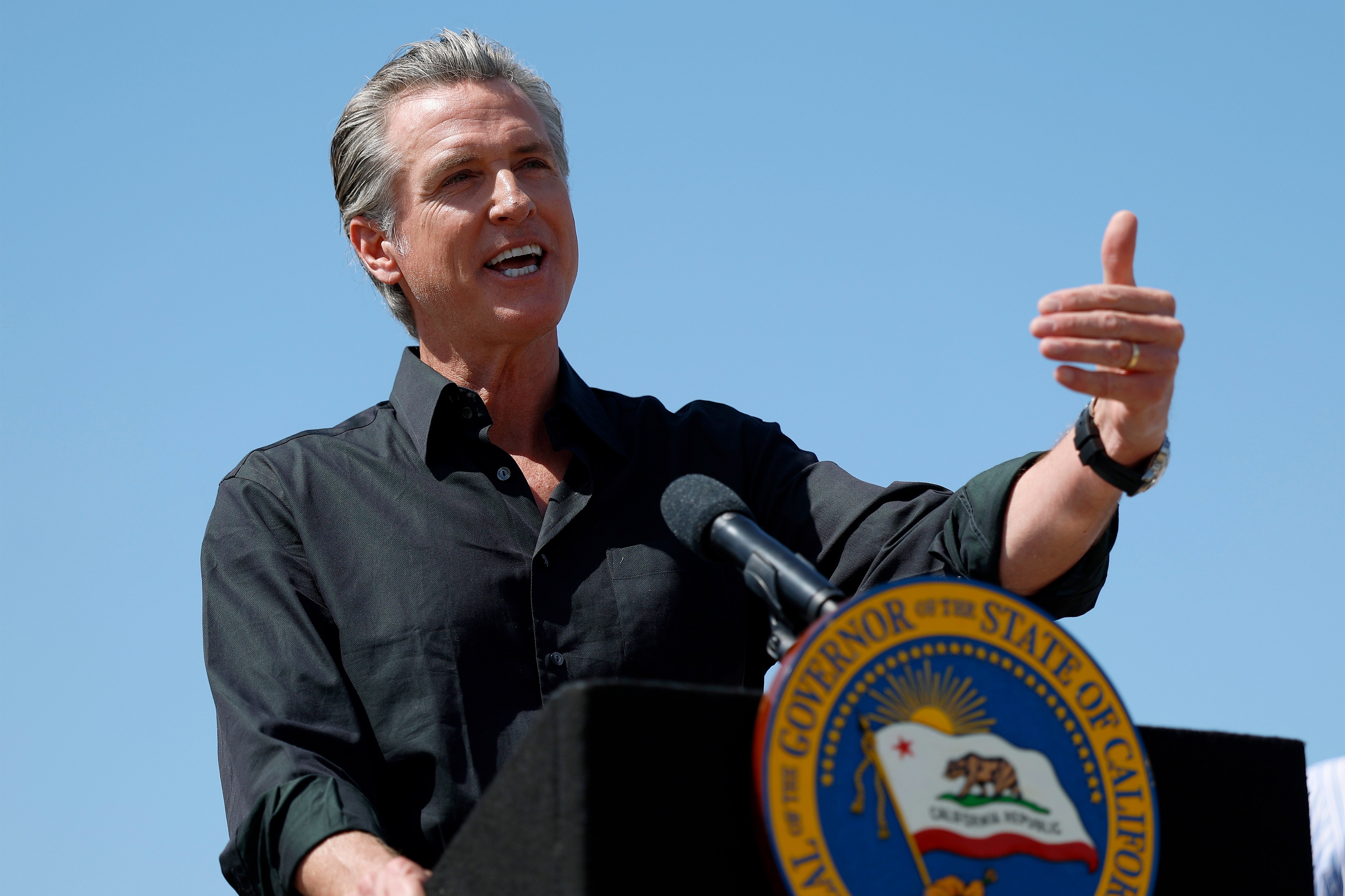 Dopo aver promesso l'assistenza sanitaria universale, il governatore della California deve riconsiderare la copertura per gli immigrati