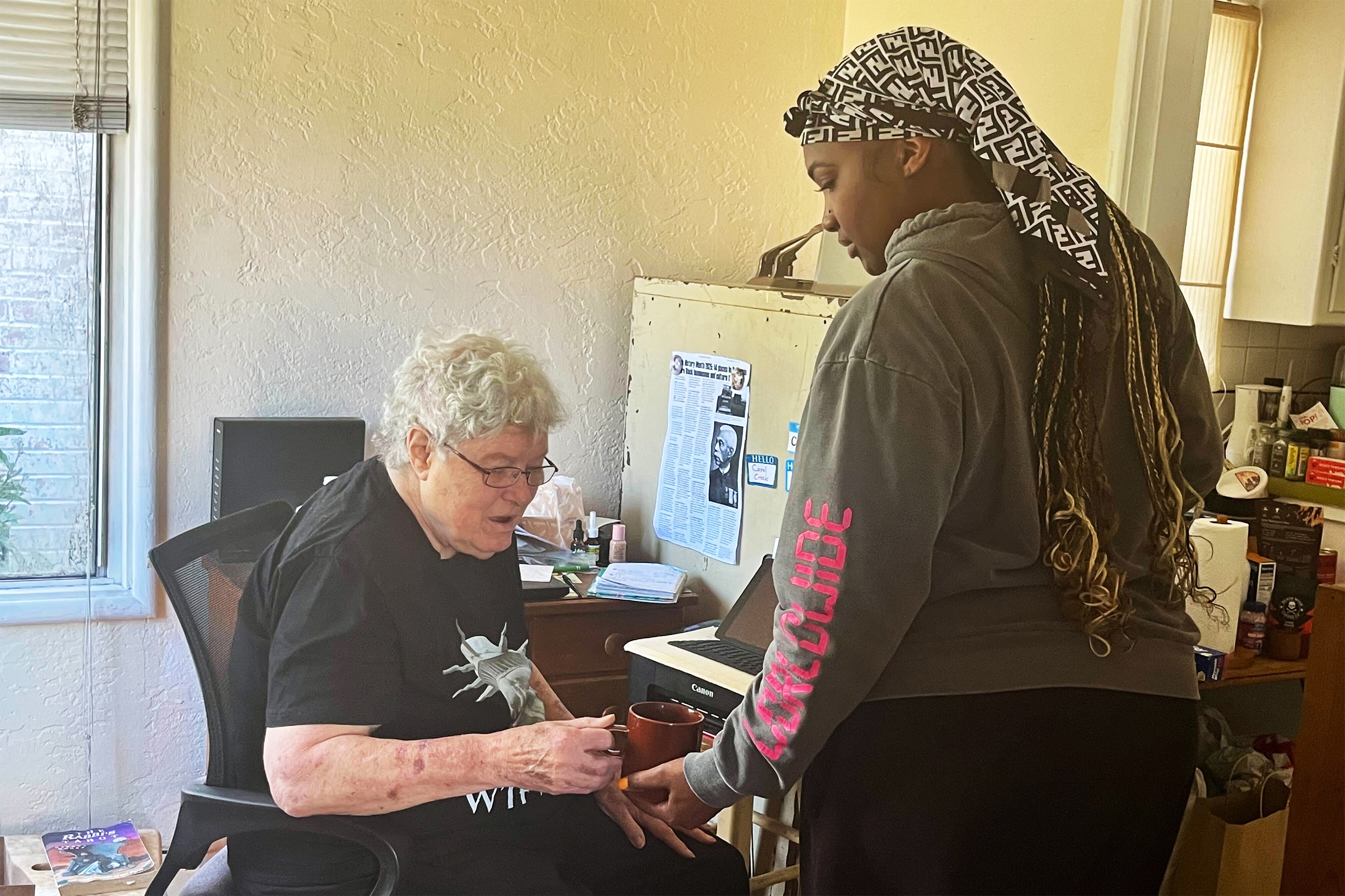 Les Californiens bénéficiant de soins à domicile craignent que les coupes budgétaires dans Medicaid ne mettent fin à leur autonomie.
