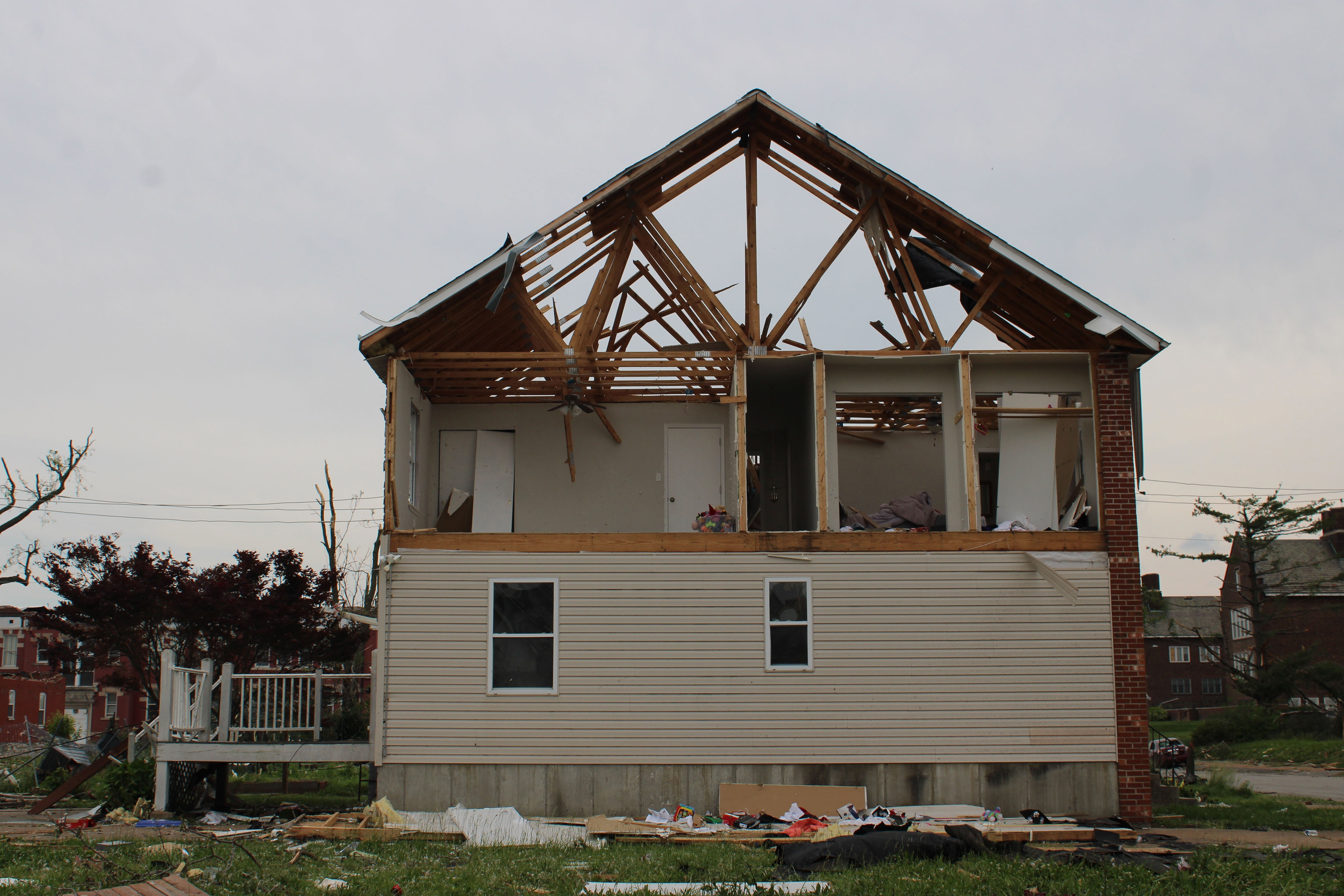 Volunteers Help Tornado-Hit St. Louis Amid Wait for Federal Aid