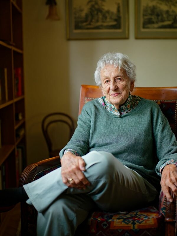 Incluso a sus casi 90 años, la autora Ingrid Noll está en contacto con el vocabulario juvenil e incluso lo utiliza en sus libros.