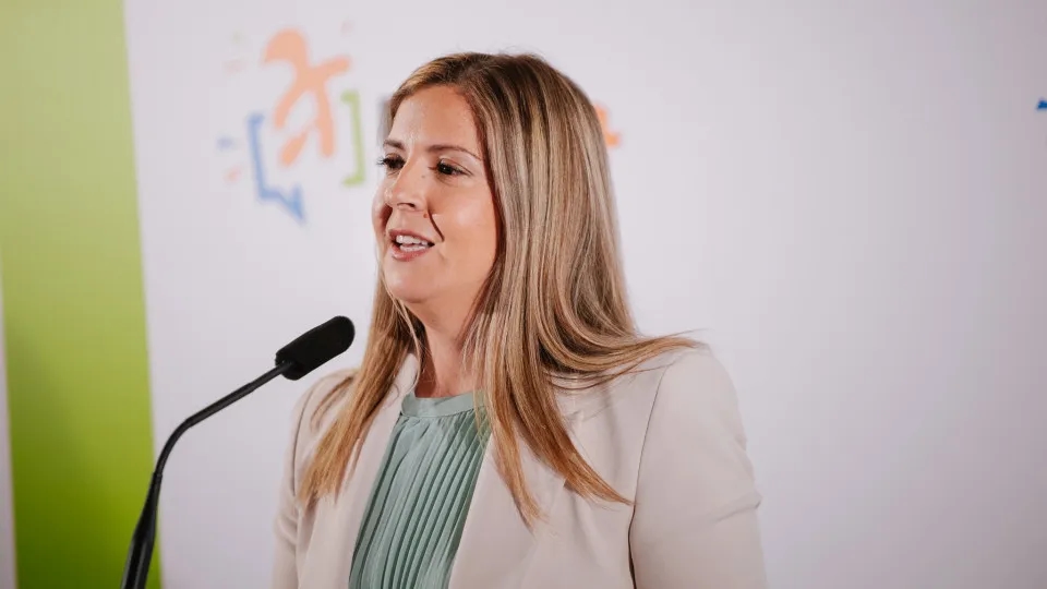 "Língua portuguesa deve muito" a Ana Paula Tavares, diz ministra