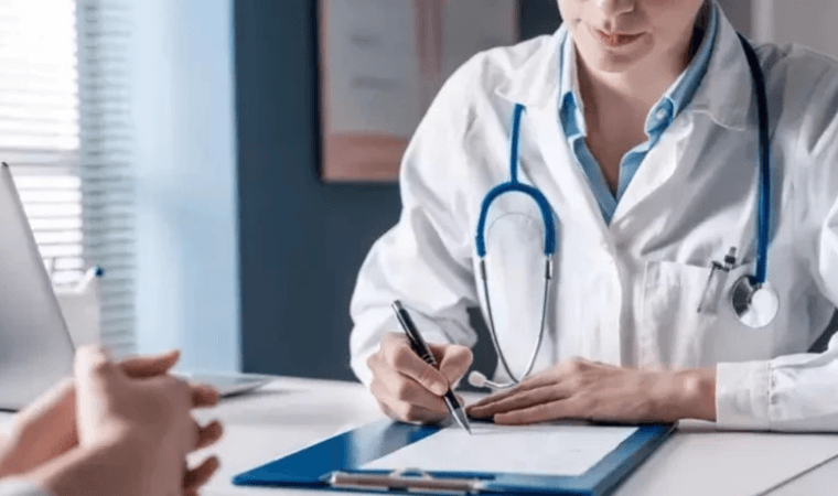 Los trabajadores sanitarios protestan por los nombramientos: «El Ministerio ha destruido el sistema creado con tanto esfuerzo».