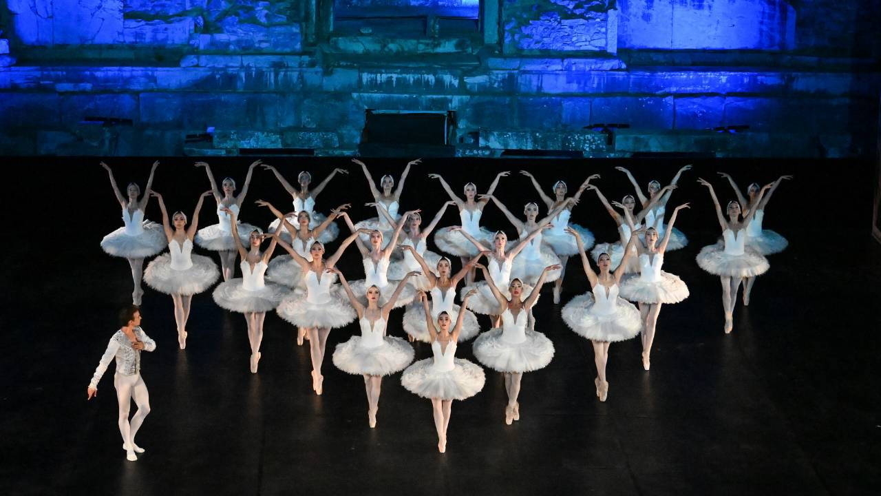 İzmir'de bu hafta: Tiyatro, bale ve konserlerle dolu etkinlikler...