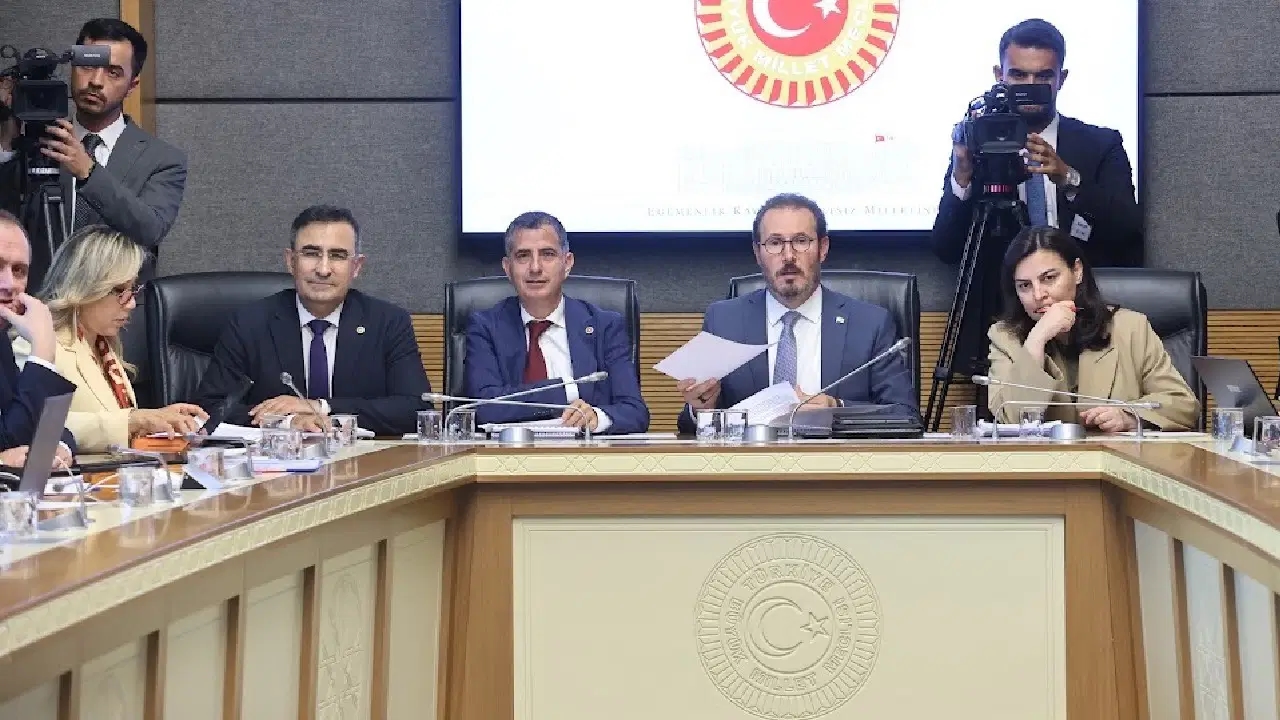 Hekimlerin yükü artarken Bakanlık övündü: ‘OECD’nin iki katı hasta bakıyoruz’