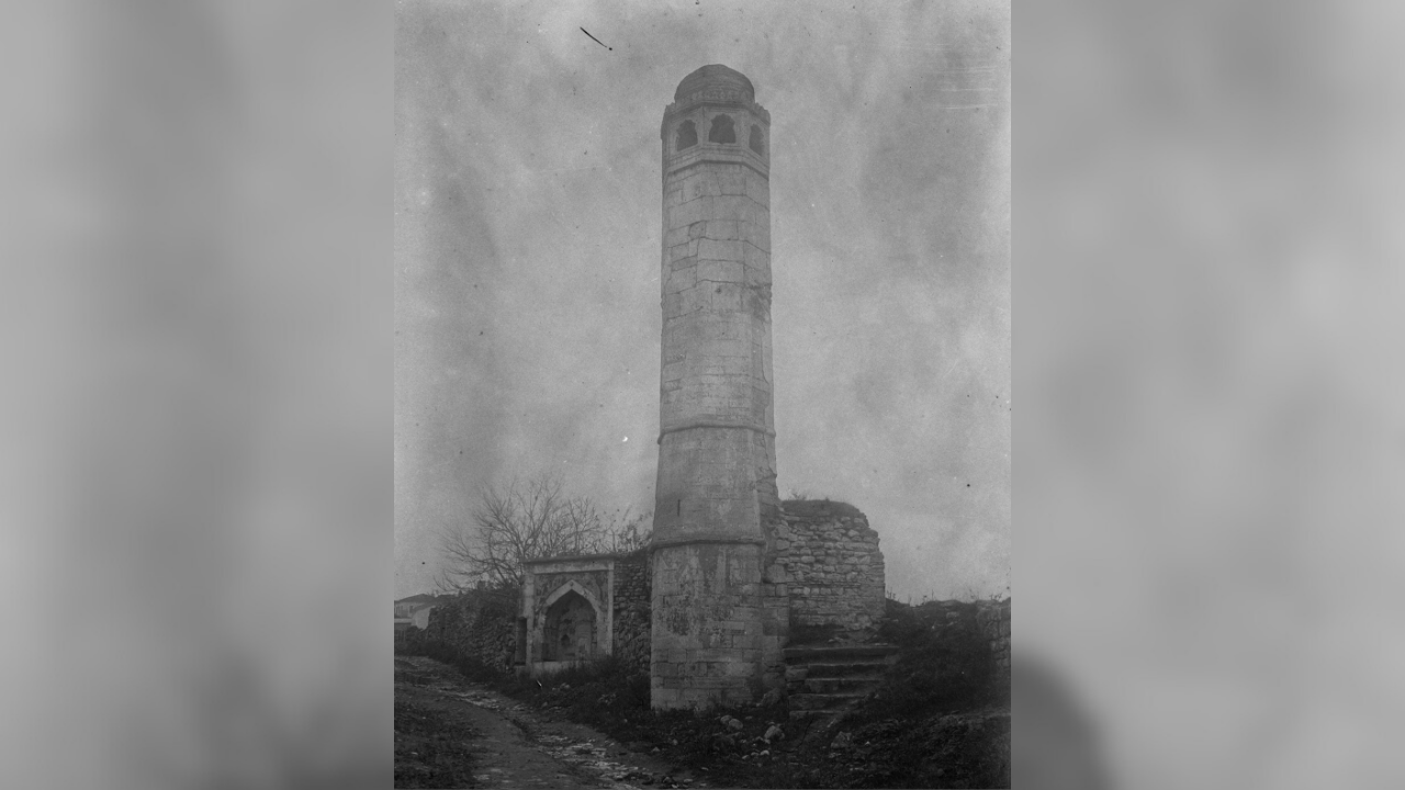 De overheid die slaapzalen en moskeeën naar Mimar Sinan vernoemde, vergeet de historische monumenten zelf te beschermen!
