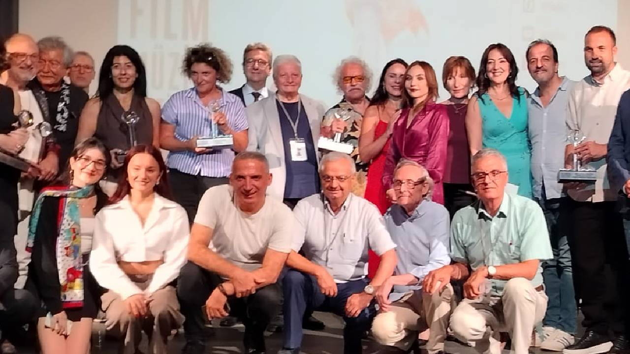 Die Gewinner des Internationalen Film- und Musikfestivals Izmir haben ihre Preise bekannt gegeben: Festival unter schwierigen Bedingungen