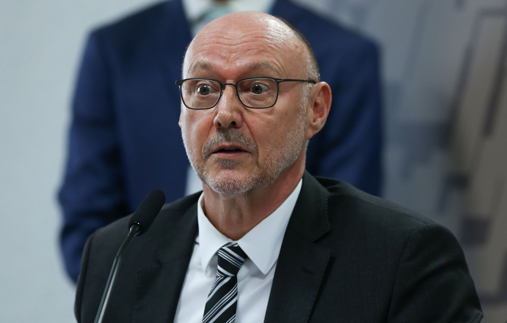 PF wijst erop dat de door Lula gekozen directeur van Abin het onderzoek probeerde te belemmeren en ambtenaren vervolgde