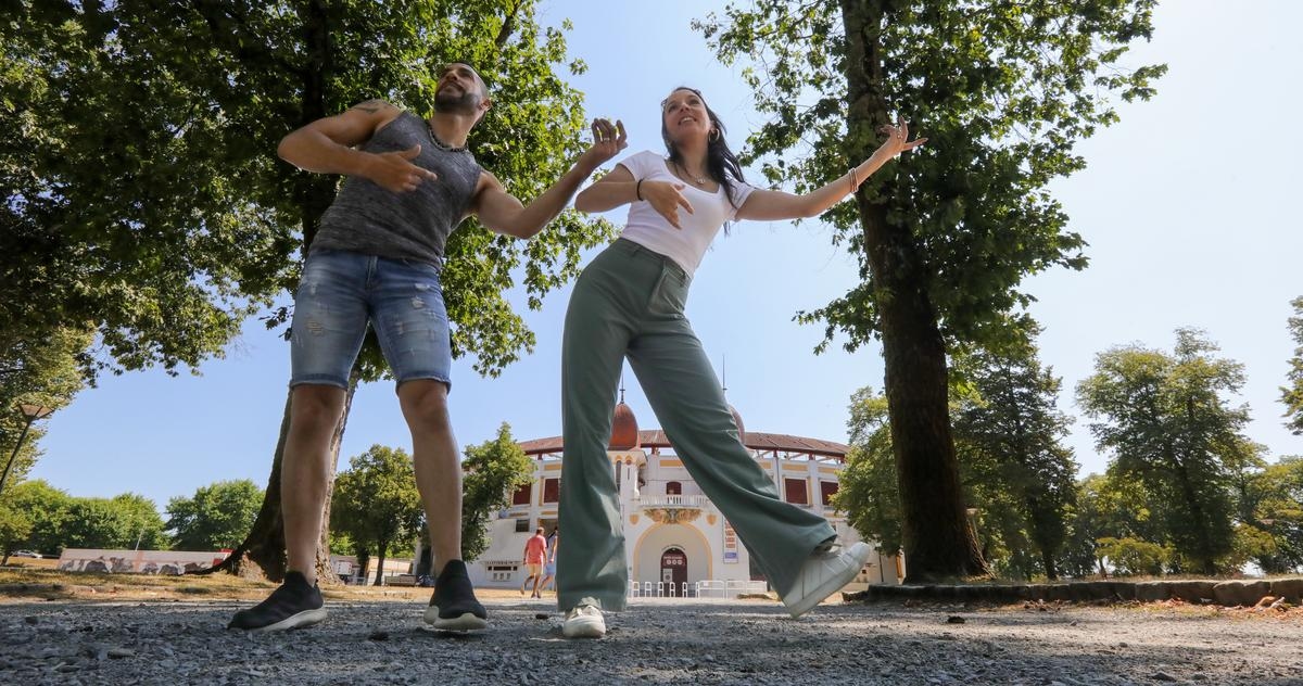Regine e re delle danze delle Landes: Jeanne-Lise ed Émeric, per amore del canto e della danza