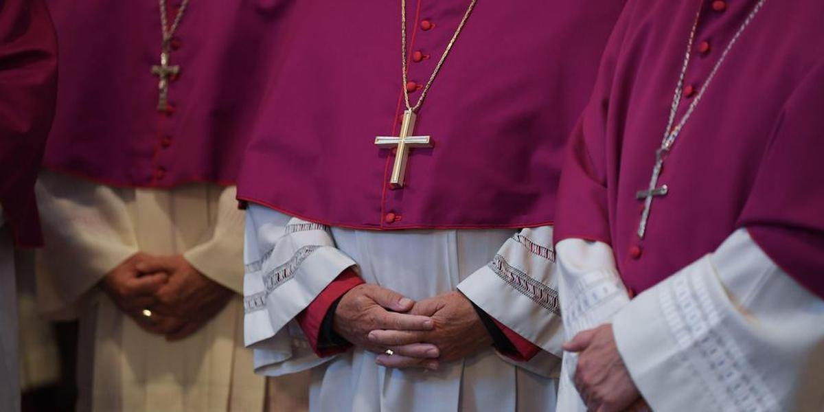 “Uma situação inaceitável”: promoção de padre condenado por estupro gera indignação na Igreja francesa