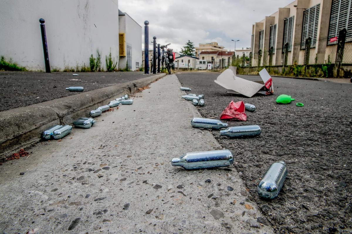 Koniec ze śmiechem, miasto Agen reguluje stosowanie podtlenku azotu na drogach publicznych