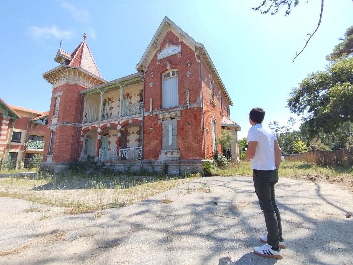 En Soulac-sur-Mer, una de las villas más antiguas de la localidad costera se venderá próximamente en subasta.
