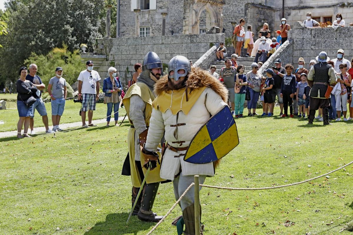 Charente-Maritime: Crazannes Castle in Medieval Times