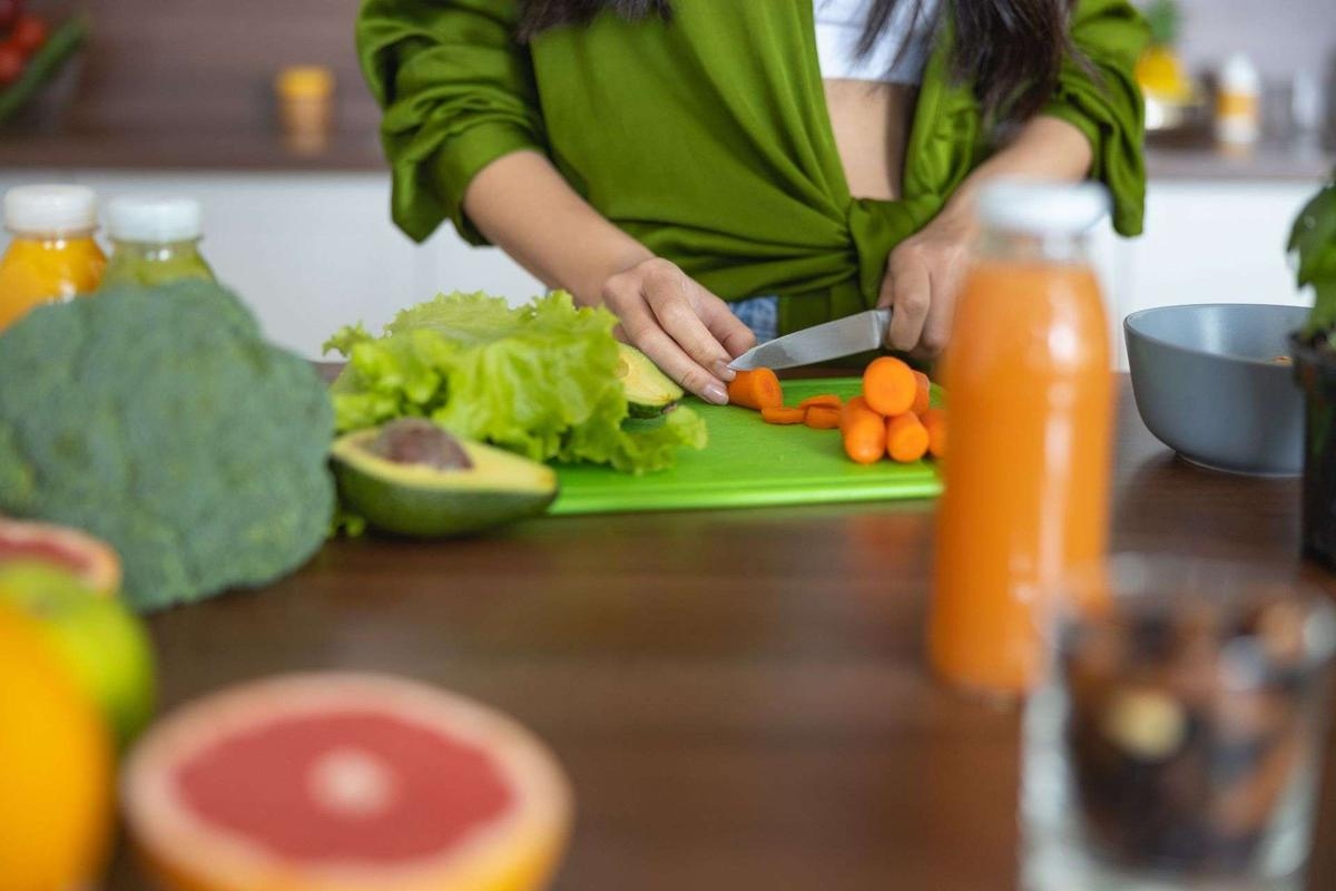 Food Poisoning: Why You Should Have Multiple Cutting Boards at Home