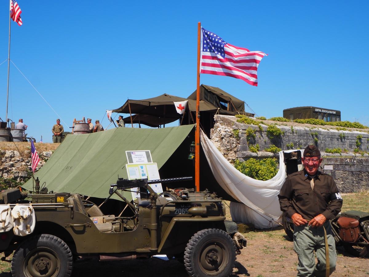 ¡Bienvenidos de nuevo, soldados! Un campamento estadounidense de la Segunda Guerra Mundial en Fort de la Prée.