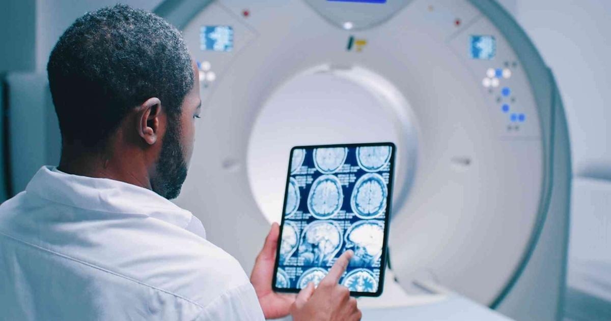 Neurodegenerative diseases: the central role of mitochondria