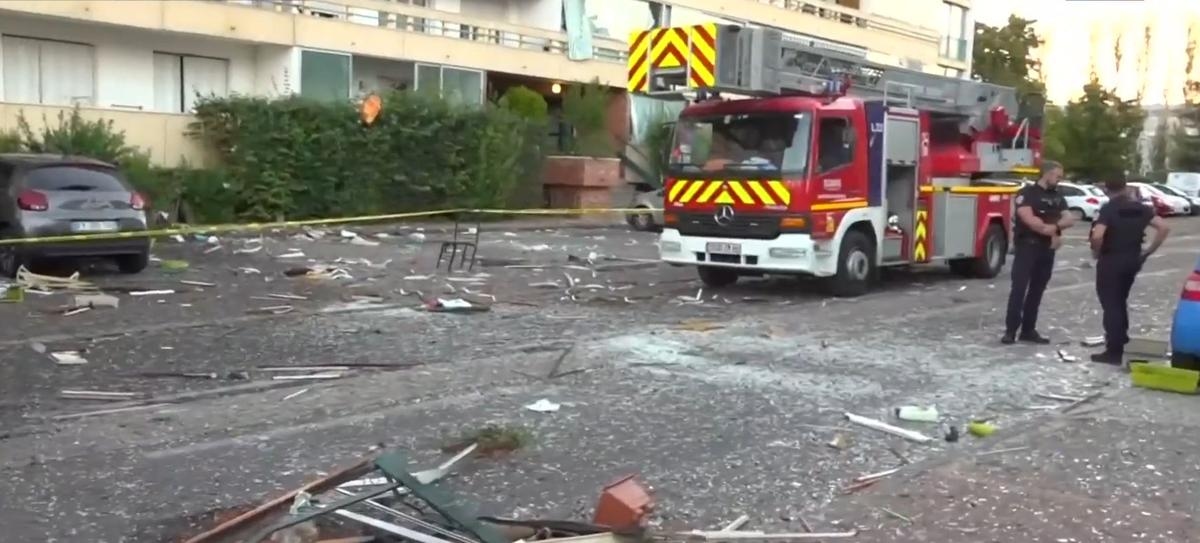 Wideo: Gwałtowna eksplozja w budynku pod Lyonem, jedna osoba nie żyje