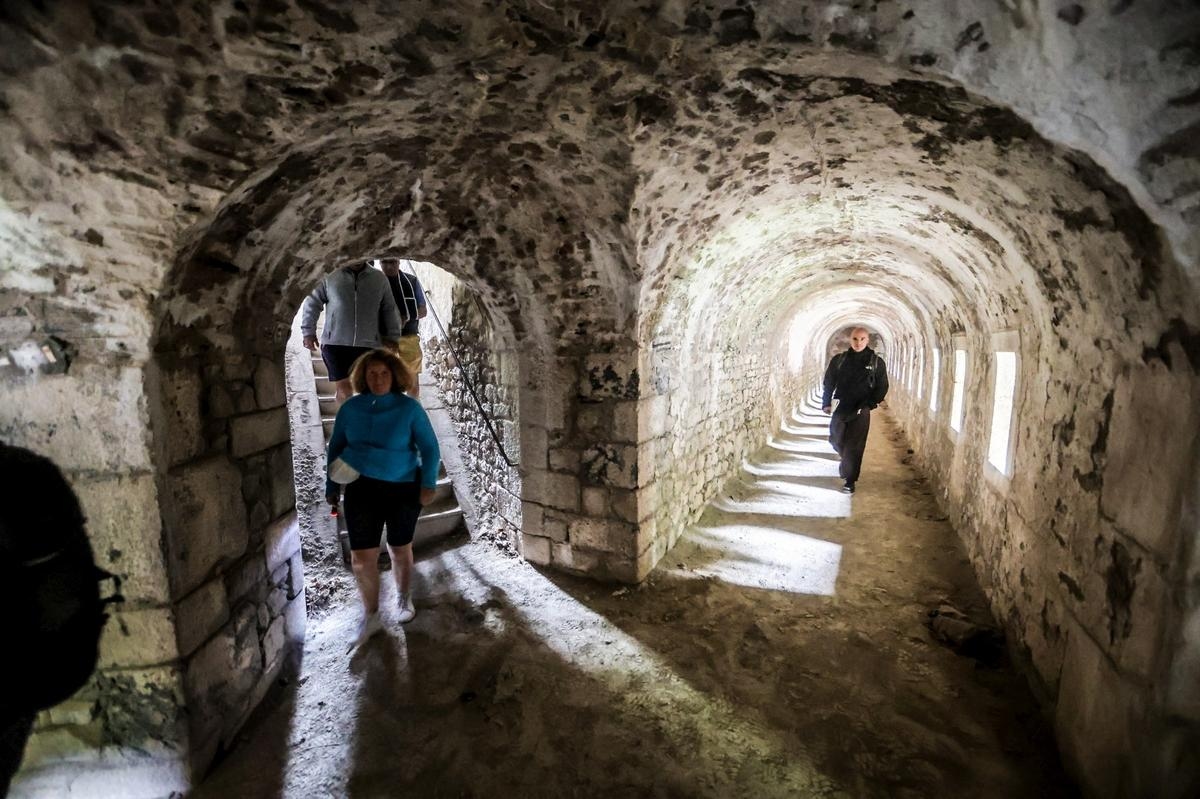 IN BEELDEN - Fort du Portalet, een niet te missen bezienswaardigheid in de Pyreneeën