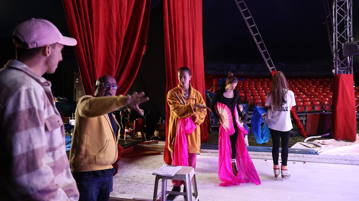 "We're not going to lie, we're a little stressed": near Bordeaux, behind the scenes of the first performance of the Cirque Medrano