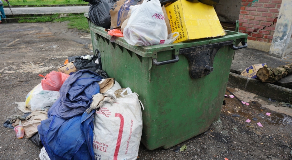 Armoires à déchets et unités mobiles d'élimination des déchets. De nouvelles solutions sont conçues pour répondre au problème des déchets textiles.