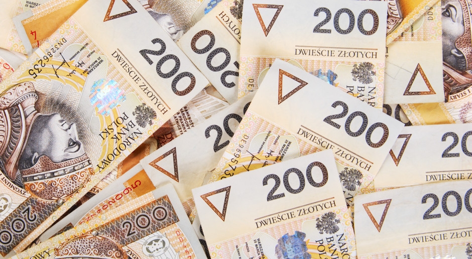 500 PLN supplémentaires en octobre. Cette somme est indexée annuellement.