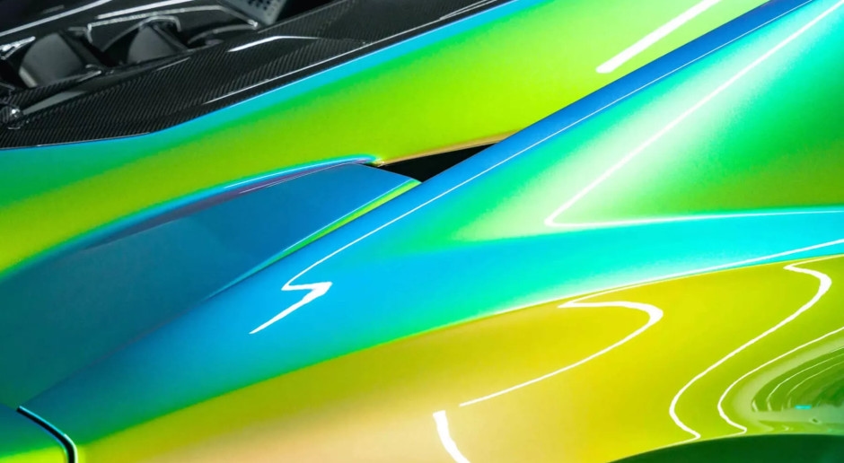 Lamborghini cambia el juego. Este es el esmalte de uñas más atrevido en la historia de la marca.