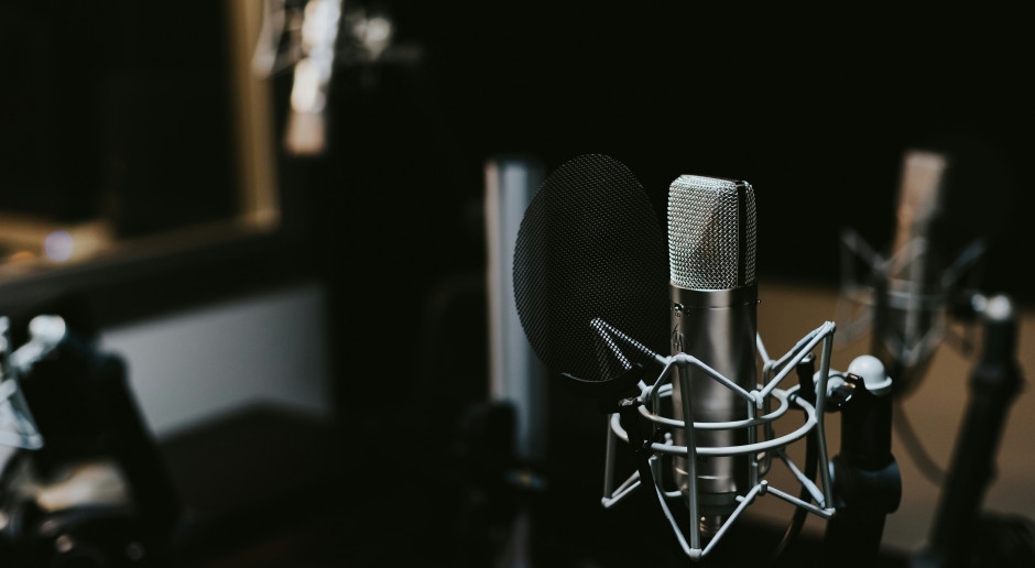 Uma estação de rádio australiana surpreendeu o mundo. Eles esconderam o fato de que um dos apresentadores era... IA