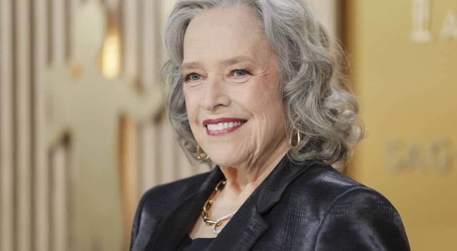 Kathy Bates reçoit une nomination aux Emmy Awards. Mais ce n'est pas le seul honneur.