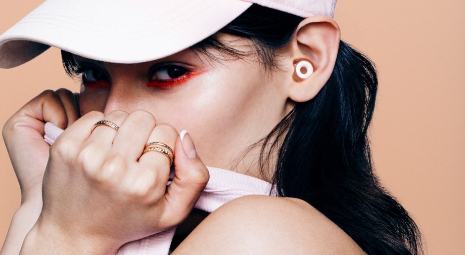 Gen Z has a new style symbol. This gadget has become the hottest jewelry.