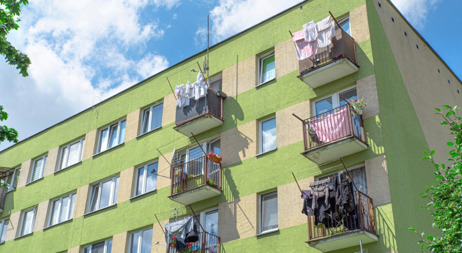 This is not allowed on balconies. Apartment owners face a fine of up to PLN 500