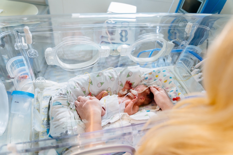 The National Health Fund does not pay for every stay of a mother with a newborn. They send them home or count the losses