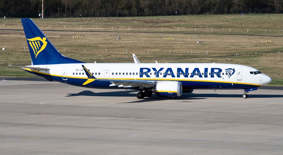 Ataque de pânico a bordo do avião. Passageiros pularam na pista. Há feridos.