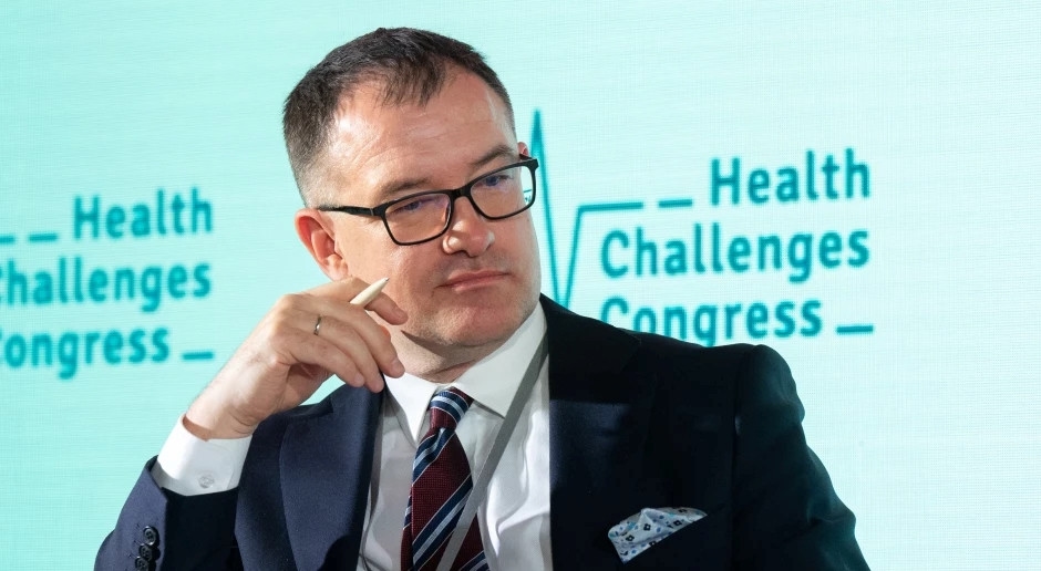 Consultant national en santé publique nommé pour cinq ans. Discussion des principaux projets.