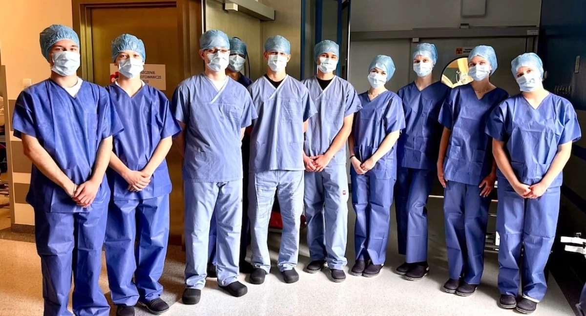 Pontages, sutures chirurgicales et idées pour la médecine du futur – des lycéens de l'American Heart of Poland