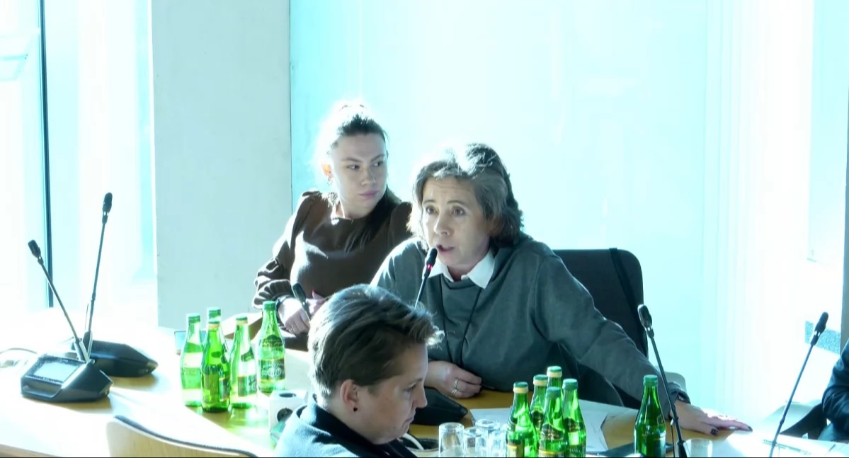 "Bu bir skandal." Çocukların rehabilitasyonuna ayrılan fon konusunda parlamento komisyonunda hararetli bir tartışma yaşanıyor.