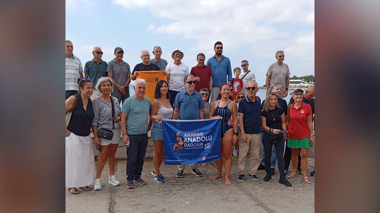 Nuoto vincente di 30 ore di İrem Sönmez