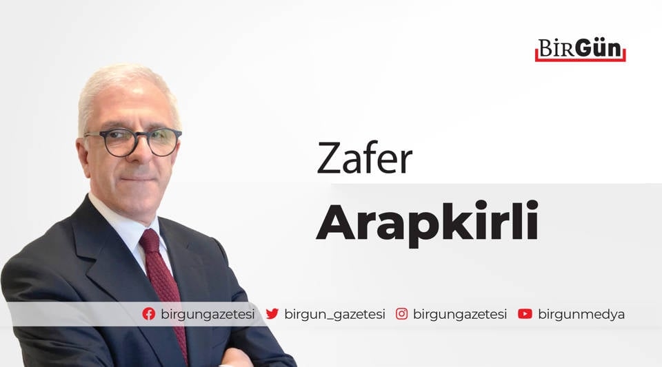 Een salvo vuur op de pen en microfoon