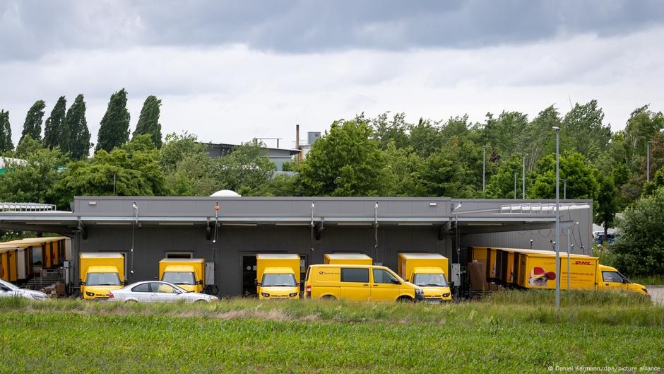 Unknown substance injures several DHL employees in Bavaria