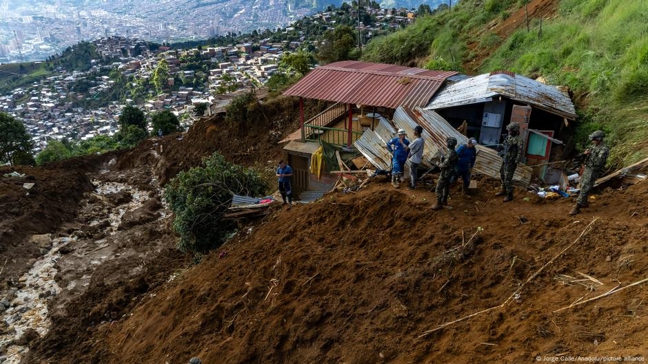 Muertes tras deslizamiento de tierra en Colombia
