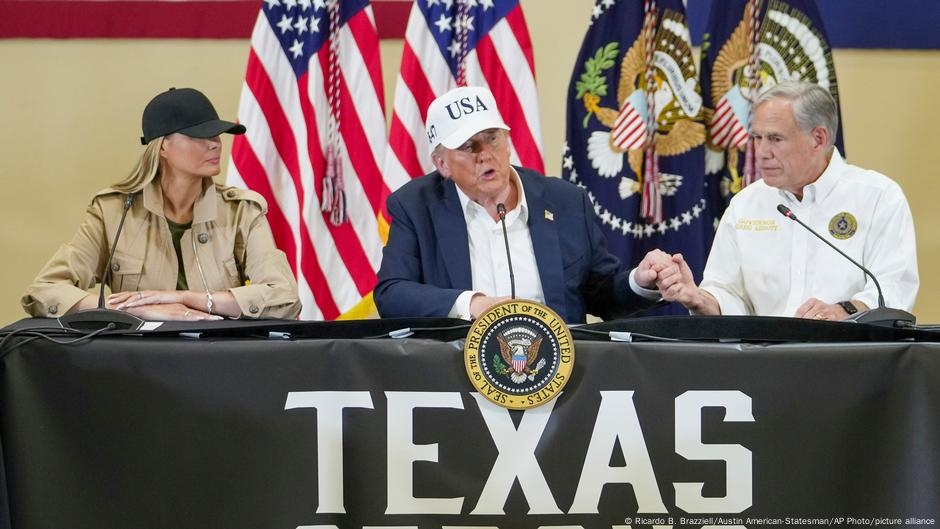 Trump odwiedza tereny zalane w Teksasie – Wiadomości w skrócie: Najważniejsze informacje