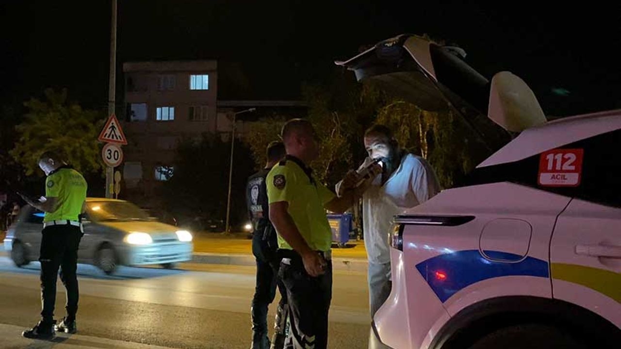 The minibus driver who disobeyed the police's 'Stop' warning was found to be drunk.