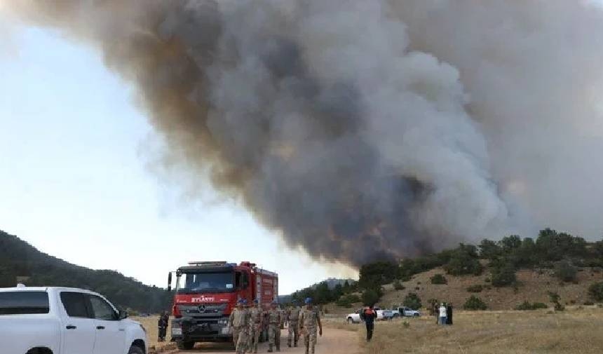 Trágica escena en el incendio de Eskişehir. Diez personas perdieron la vida.
