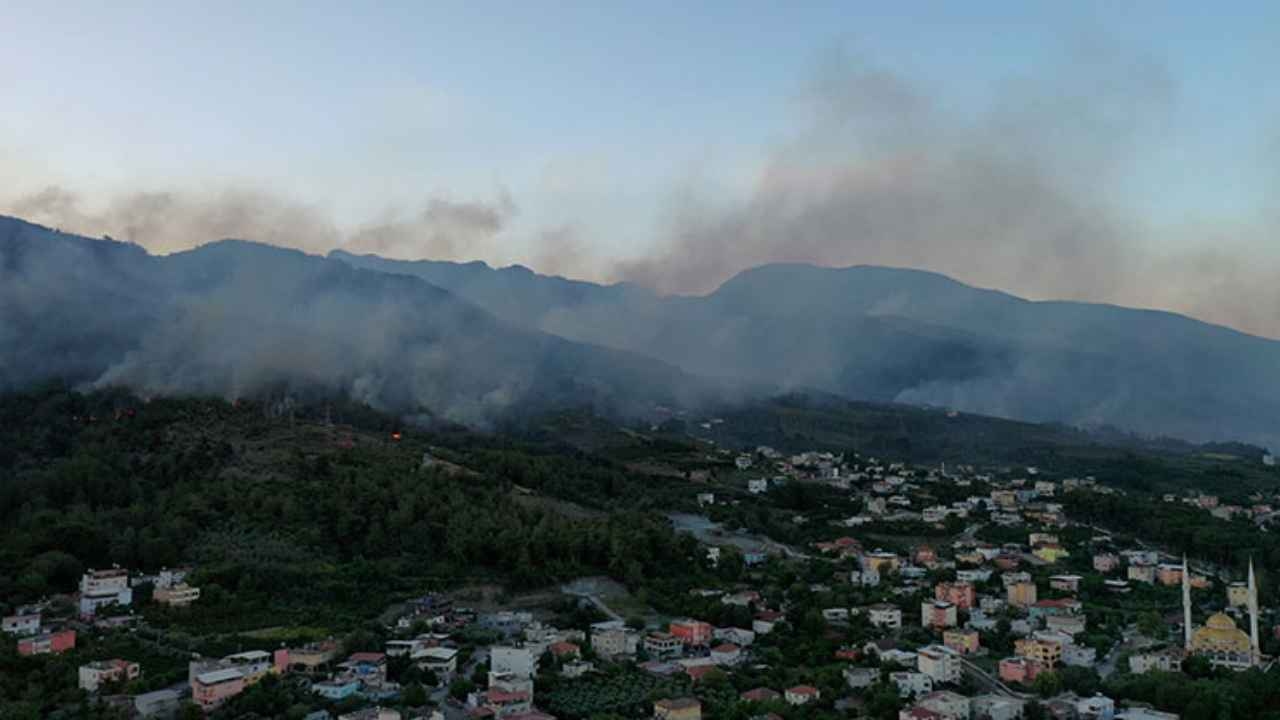 Incendie à Hatay : deuxième jour d'incendie ! 920 maisons et des centaines de citoyens évacués
