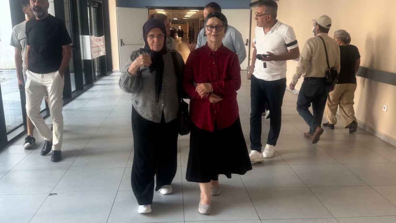 La madre de İmamoğlu, Hava İmamoğlu, visitó a la madre de Murat Çalık