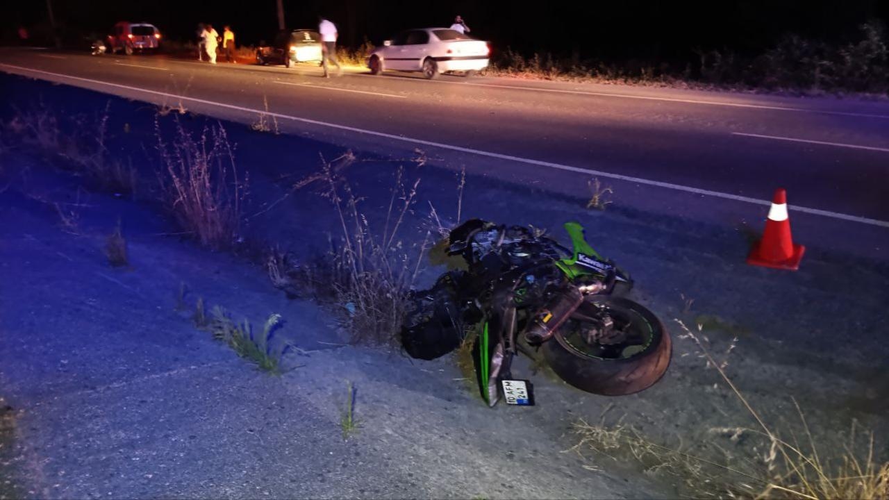 Auto und zwei Motorräder kollidierten in Sakarya: 1 Toter, 3 Verletzte