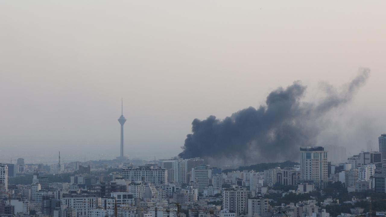 Israel startet Angriff auf die Imam-Hussein-Universität nordöstlich von Teheran
