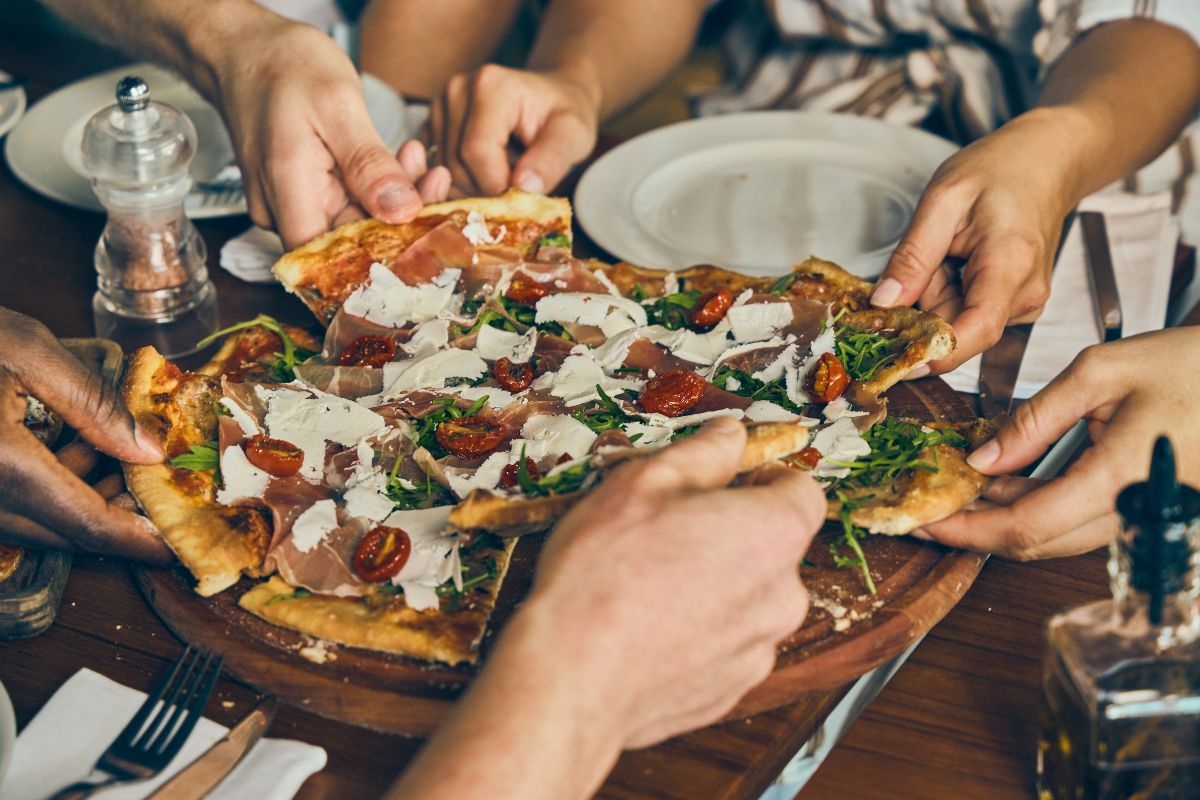 Dia da Pizza: dá pra comer o prato sem engordar? Descubra