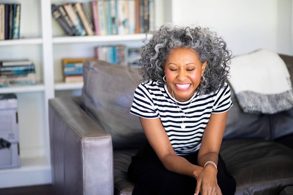 Grijs haar zonder taboe: expert onthult wat mythe is en wat waarheid.