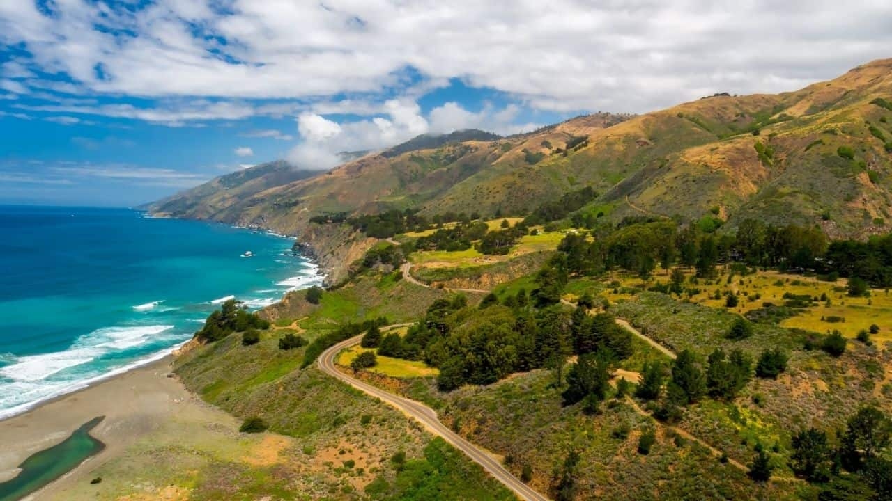 Este trecho da rodovia 1 da Califórnia transforma um passeio panorâmico na viagem da sua vida – e não, não é Big Sur