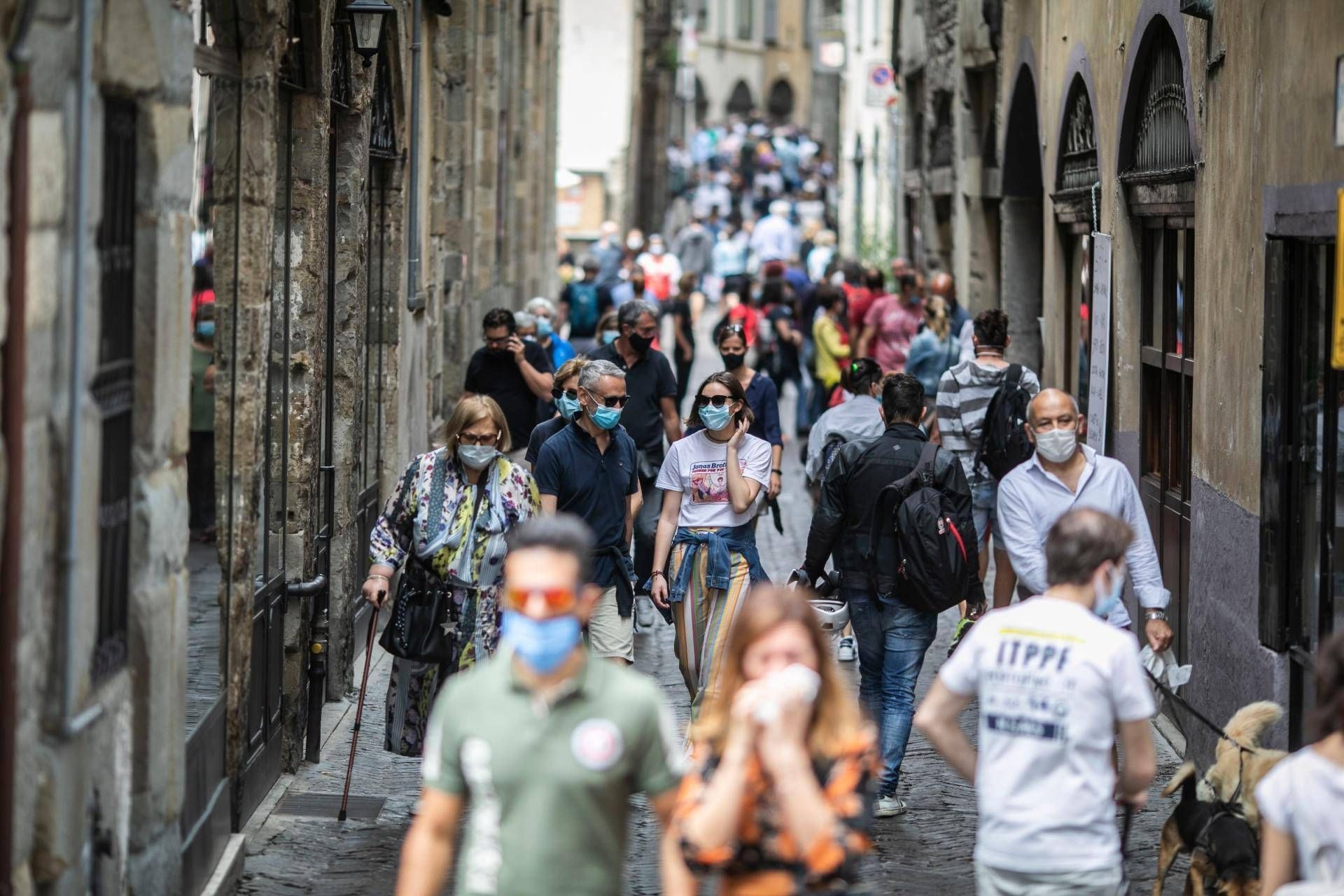 ¿Covid, mascarillas, aislamiento y vacunas otra vez? Lo que dijo el ECDC